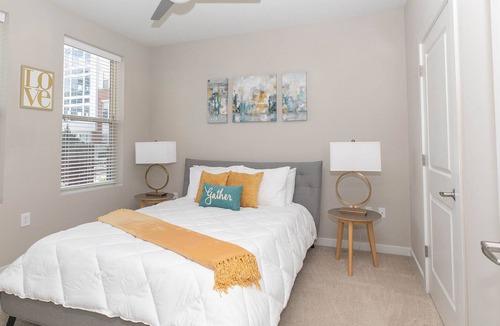 Downtown Apartment | ★Poolside View★Downtown★Warehouse District★