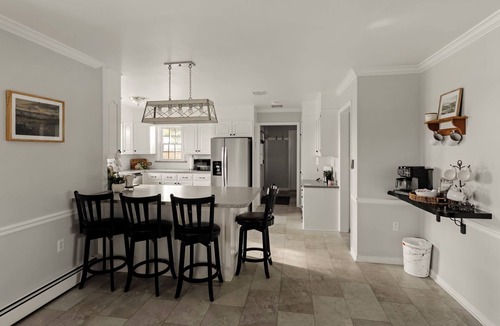 Honey Brook House | Poolside Villa among farmland views