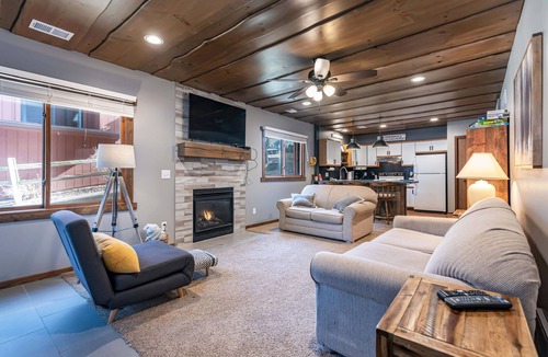 Lake Delton Villa | Poolside Villa on Lake Delton