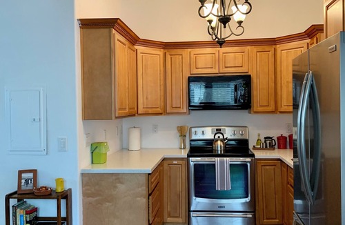 Morgan Hill Cottage | Poolside Wine Country Retreat