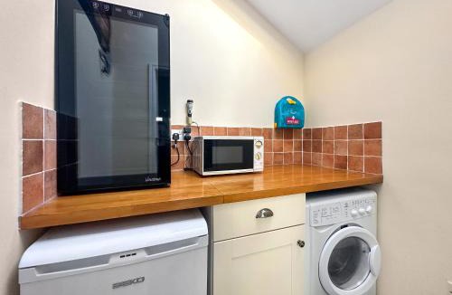 Cadnam House | Poona Cottage