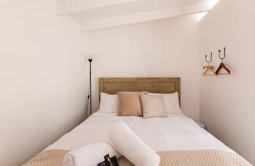 Mount Nathan Other | POORINDA RETREAT