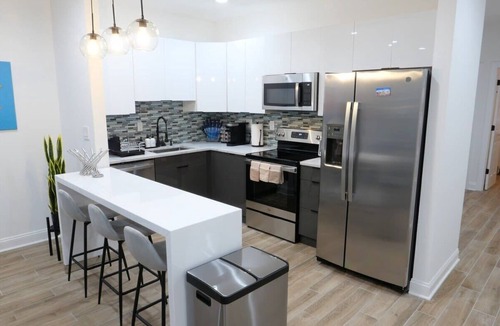 Cardozo Apartment | Pop Art Chic! Stunning Shaw - U Street Apartment
