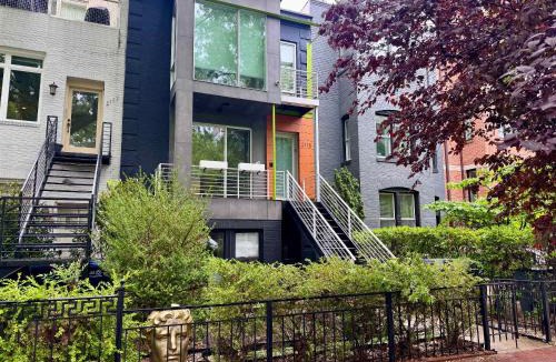 Cardozo Apartment | Pop Art Chic Stunning Shaw - U Street Apartment