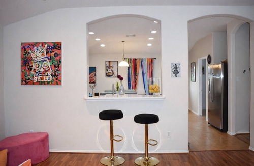 Belton Apartment | Pop Art Extravaganza @ SPG Europa in Temple TX
