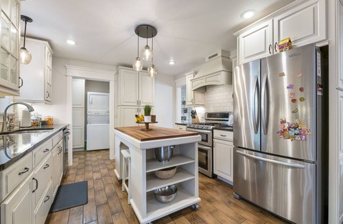 Fayetteville House | Pop art-themed dog-friendly home with huge deck, grill, cornhole, backyard