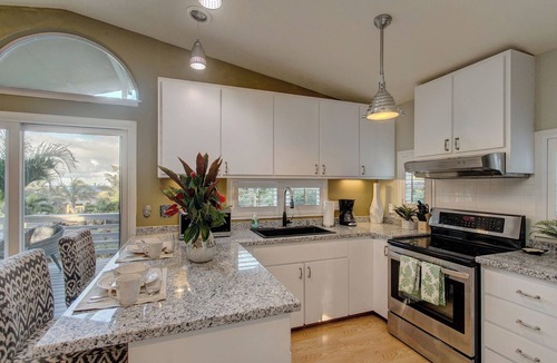 Kapoho House | Popa’a Palms: 3BR 2BA, 2 Blocks from the Ocean