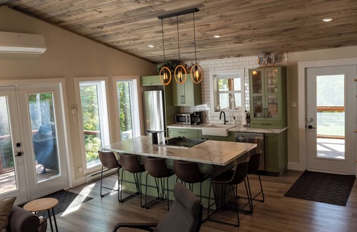 Gloucester County Cabin | Poplar Retreat - with hot tub