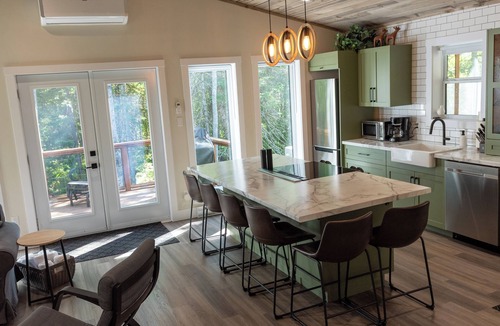 Gloucester County Cabin | Poplar Retreat - with hot tub