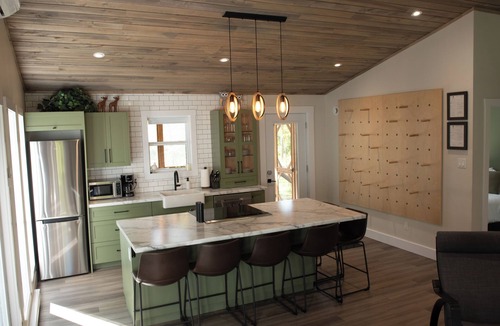 Gloucester County Cabin | Poplar Retreat - with hot tub