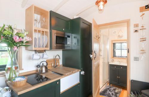 Redmile House | Poppie's Shepherd Hut - Uk50227