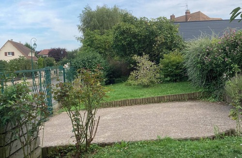 Orgeval Apartment | poppies 1