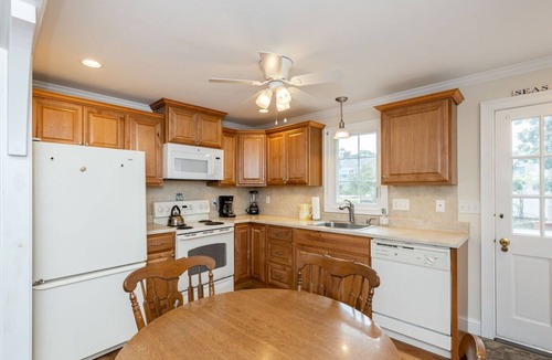 Popponesset House | Popponesset! 3 bed, and updated bath w/outdoor shower. Private beach.