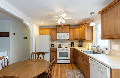 Popponesset House | Popponesset! 3 bed, and updated bath w/outdoor shower. Private beach.