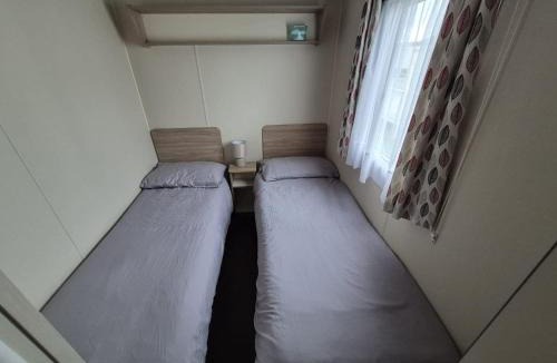 Leysdown-on-Sea Apartment | Poppy Caravan