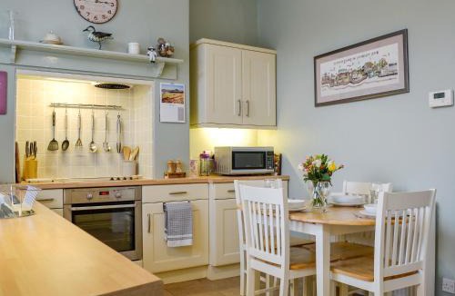 Hebden House | Poppy Cottage