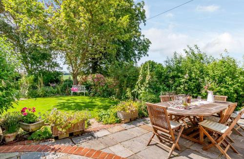 Faversham House | Poppy's Cottage