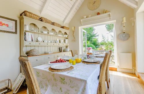 Faversham House | Poppy's Cottage