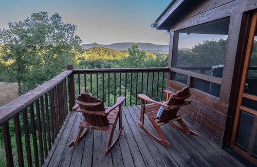 Dandridge House | Poppy’s Place Cabin