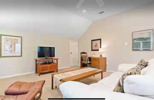 Austin Apartment | Poppy’s Place: Charming 2-bedroom apartment with WiFi, AC in delightful Austin