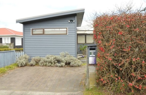 Taupo Cottage | Popular Bird Area - Central Taupo