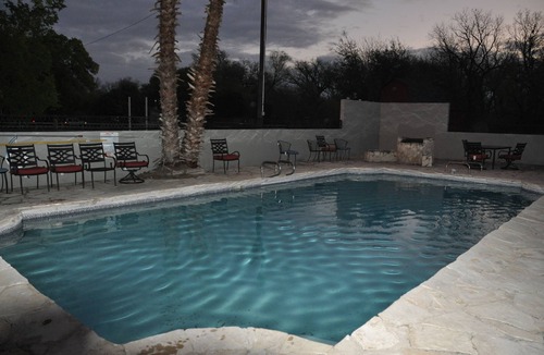 Seguin House | Popular large river home pool, pickelball, basketball, volleyball, nice area