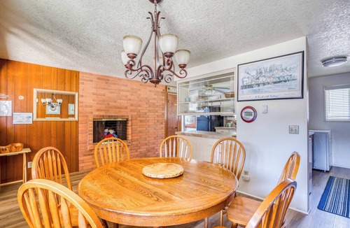 South Beach House | Popular Single-Level Newport Oceanfront w/Panoramic Views, Deck + Fireplace!