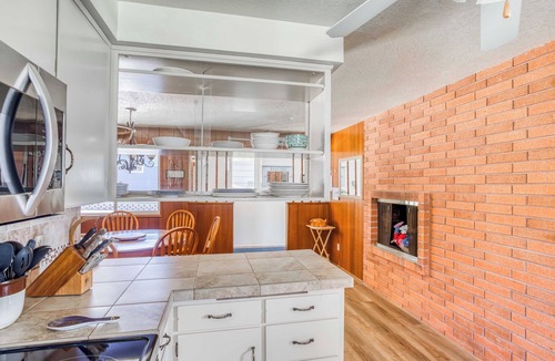 South Beach House | Popular Single-Level Newport Oceanfront w/Panoramic Views, Deck + Fireplace!