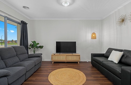 Shepparton North House | Popular Villa -Accommodation in Shepparton