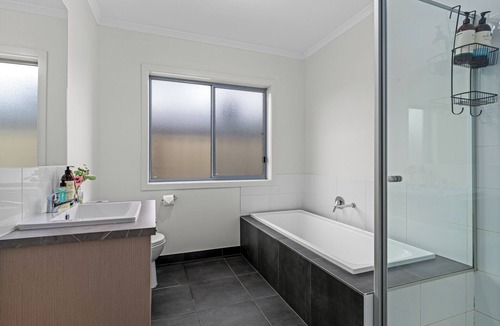 Shepparton North House | Popular Villa -Accommodation in Shepparton
