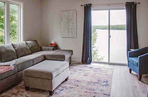 Lanark Highlands Cottage | Por Do Sol - Four Bedroom Cottage, Sleeps 12