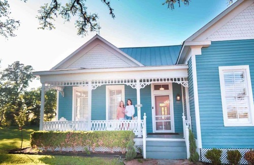 Round Top House | Porch + Fire Pit = Perfect Girl’s Escape Near RT