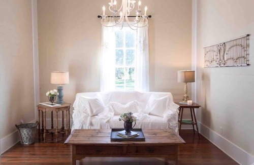 Round Top House | Porch + Fire Pit = Perfect Girl’s Escape Near RT