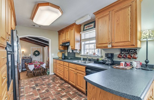 Noxapater House | Porch & Fireplace! 150-Acre Noxapater Retreat