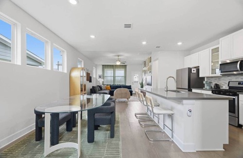 Austin House | Porch House Retreat in Quiet Neighborhood