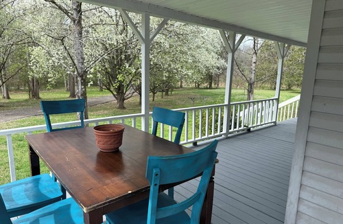 Etowah House | Porch of the Smokies—Spacious 5-bedroom retreat near the foot of the Smokies