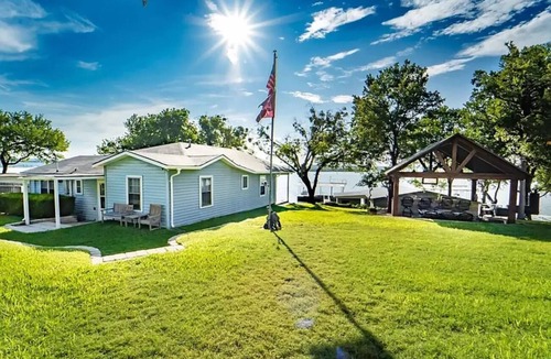 Graford House | Porch, Paddle & Stay on PK - East side close to Rocker B Ranch