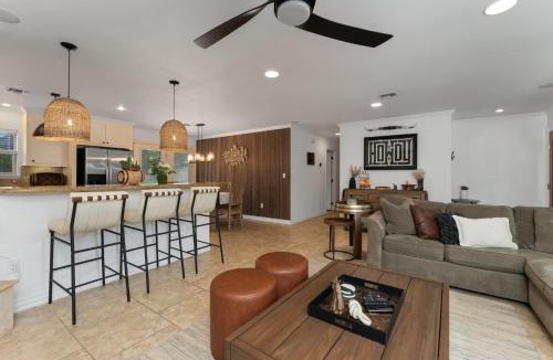 Fredericksburg House | Porch & Pour - Hot Tub & Fire Pit
