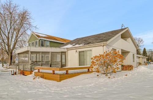 Houghton Lake House | Porch + Views: Waterfront Home on Houghton Lake!