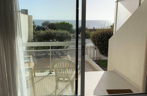 Pornichet Apartment | PORNICHET la BAULE petit Appt face mer pieds dans l'eau, belle terrasse parking.