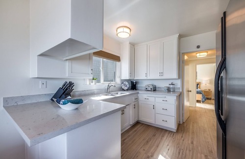 Eastern Malibu Apartment | Porpoise - Beachfront Penthouse on Dry Sandy Carbon Beach