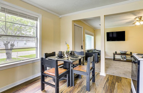 Lakeview  Jefferson County Apartment | Port Arthur Homebase: Work, Dine & Play!