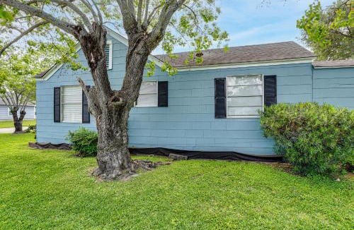 Lakeview  Jefferson County Apartment | Port Arthur Homebase: Work, Dine & Play!