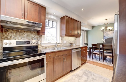 Port Credit House | Port Credit Paradise with Cozy Interior & Waterside