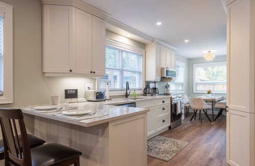 Port Dalhousie House | Port Dalhousie Lake House