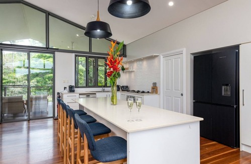 Mowbray House | Port Douglas Valley Magic