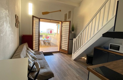Leucate Villa | Port Leucate: T2 Mezzanine Villa, A/C, Pets <10kg OK, 5 pers., Seafront, PKG