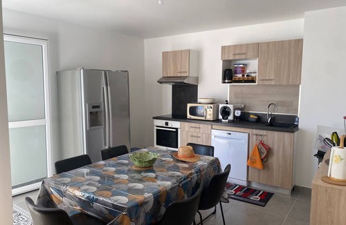 Leucate Apartment | Port Leucate: T4 Duplex Climatisé, 8 Pers, 400m Plage, Terrasses Est, Parking Sécurisé