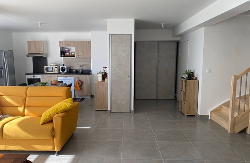 Leucate Apartment | Port Leucate: T4 Duplex Climatisé, 8 Pers, 400m Plage, Terrasses Est, Parking Sécurisé