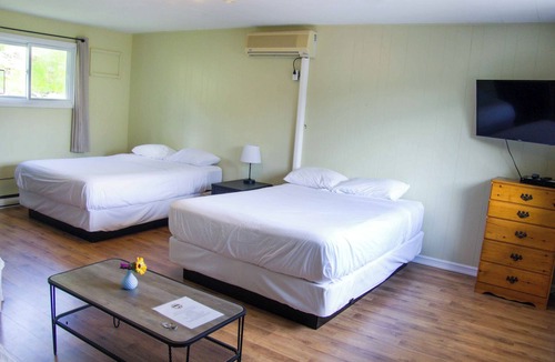 Port Loring Hotel | Port Loring Northland Motel